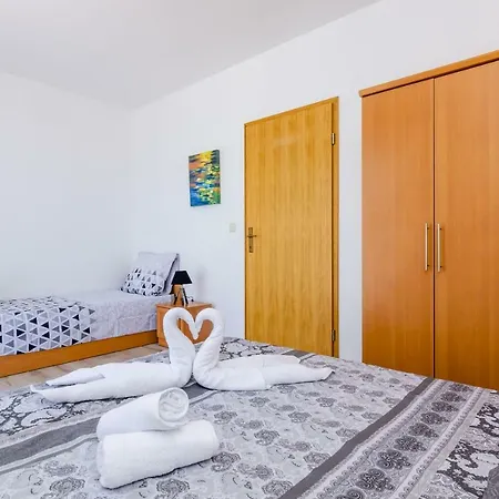Romantic New Near Dubrovnik Two-bedroom 米利尼
