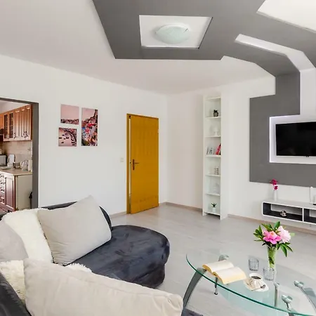 Romantic New Near Dubrovnik Two-bedroom Διαμέρισμα Mlini