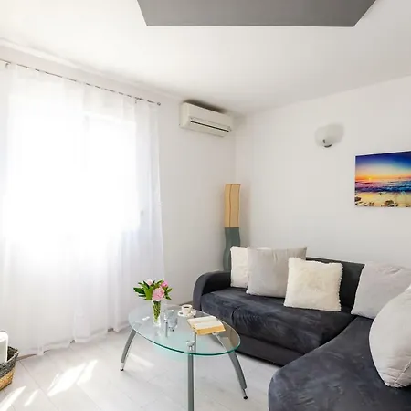 Romantic New Near Dubrovnik Two-bedroom Διαμέρισμα Mlini